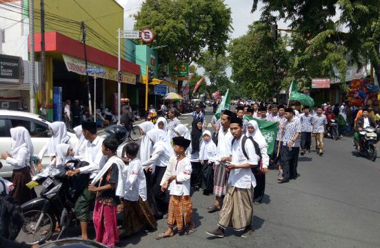 Puluhan Ribu Santri Upacara Hari santri Nasional di Jombang