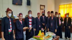 Bupati dan DPRD Sampang Gunakan Pakai Baju Adat dan Bahasa Daerah dalam Rapat Paripurna