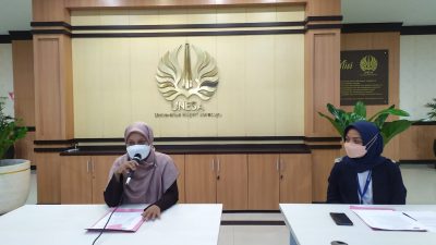 Tim Humas Universitas Negeri Surabaya (UNESA) saat Pressconference