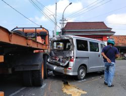 Tabrakan Beruntun Di Jombang, Satu Pengendara Tewas