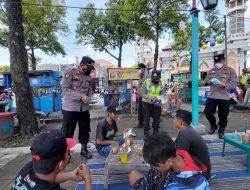 Cegah Omicron, Polsek Jombang Kota Bagikan Masker Medis Gratis