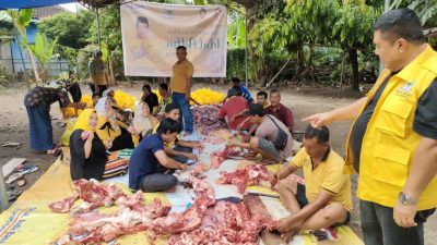 Idul Adha, DPD Golkar Jombang Bagikan 600 Paket Daging