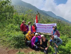 Peringati International Women’s Day, Delapan Perempuan Asal Ibu Kota Daki Gunung Penanggungan