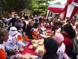 Pramono Anung Attends Festival 1.000 Nasi Uduk In Jakarta