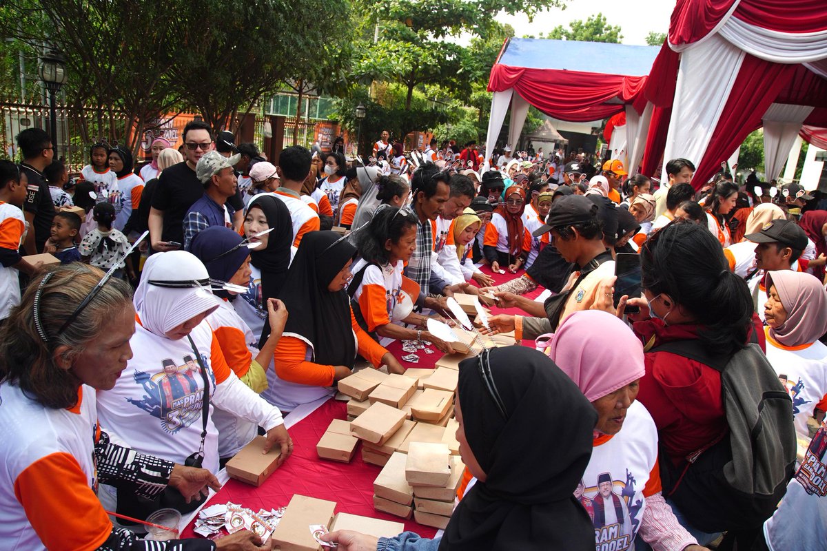 Pramono Anung Attends Festival 1.000 Nasi Uduk In Jakarta