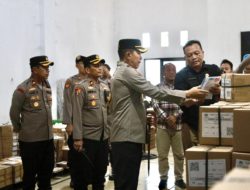 Kapolres Jombang Tinjau Keamanan Logistik Pilkada 2024 di KPU