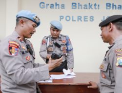 Polres Jombang Lakukan Pemeriksaan Rutin Terhadap 101 Senjata Api Anggota untuk Cegah Penyalahgunaan