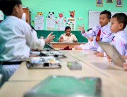 Prabowo Tinjau Makan Bergizi Gratis di Bogor, Sapa Hangat dan Beri Motivasi Siswa