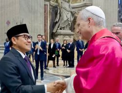 Wakili Presiden Prabowo ke Vatikan, Cak Imin Jabat Tangan Paus Leo XIV