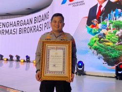 Kapolri Berikan Penghargaan Pelayanan Publik Terbaik Kepada polres jombang
