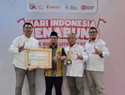 BPRS Bhakti Sumekar Terima Penghargaan dari OJK