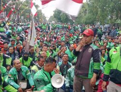 Ratusan Ojek Online Geruduk Mapolres Jombang, Tuntut Keadilan Kematian Affan