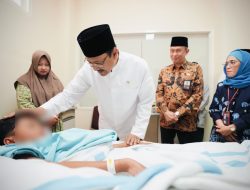 Gus Ipul Jenguk Santri Al-Khoziny, Sampaikan Atensi Khusus Presiden