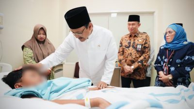 Gus Ipul Jenguk Santri Al-Khoziny, Sampaikan Atensi Khusus Presiden