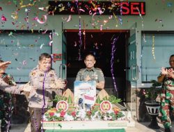 Tumpeng Kejutan di Pagi Hari: Sinergi Hangat TNI-Polri Jombang di Momen Ulang Tahun