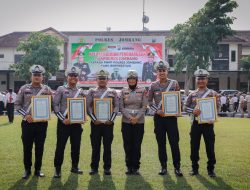 Ungkap Tuntas Laka ODOL, Unit Gakkum Satlantas Polres Jombang Terima penghargaan dari Kapolres 