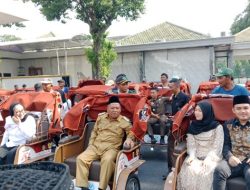 100 Pengayuh Becak Lansia di Jombang Terima Bantuan Becak Listrik dari Presiden Prabowo