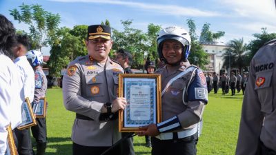 Apresiasi Dedikasi Personel, Kapolres Jombang Guyur Penghargaan untuk 10 Satker dan 12 Anggota Berprestasi