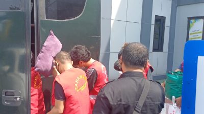 34 Tersangka Kasus Pesta Gay Resmi Masuk Tahap 2 di Kejari Surabaya