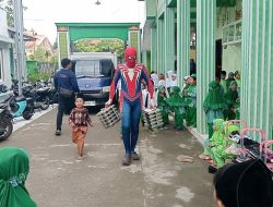 Spiderman Jadi Kurir MBG, Misi Penyelamatan di Sudut Jombang