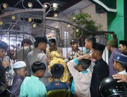 Ribuan Masyarakat Padati Sholat Tarawih dan Pembagian Zakat Mal di Sumenep