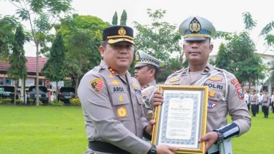 Konsisten Raih Predikat Pelayanan Prima, Kapolres Jombang Beri Penghargaan 15 Personel Berprestasi