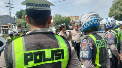 Ops Keselamatan Semeru, Satlantas Polres Jombang “Bersihkan” Truk yang Parkir Liar di Jalur Nasional