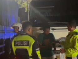 Bukan Ditilang Malah Diberi Kopi Gratis, Ini Aksi Satlantas Polres Jombang di Operasi Keselamatan Semeru 2026