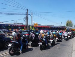 Polisi Alihkan Arus Lalu Lintas Jalur Arteri Jombang Urai Kemacetan H+2 Lebaran