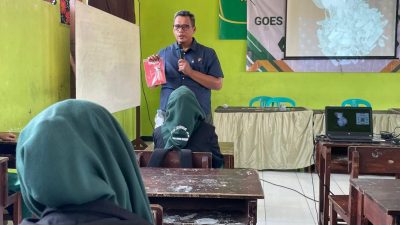 Perangi Narkoba, Satresnarkoba Polres Jombang dan PWI Edukasi Pelajar di Ngoro