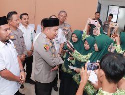 Simulasi Wawancara “Cegat”, Puluhan Siswa SMKN 1 Jombang “Serbu” Kapolres dengan Pertanyaan Kritis