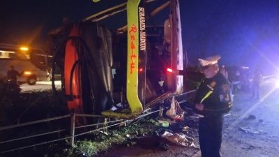 Bus Restu Alami Pecah Ban di Tol Jombang-Mojokerto, Satu Penumpang Tewas dan 11 Luka Berat