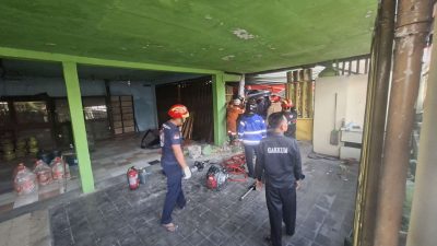 Dramatis, Proses Evakuasi Sopir Pikap Terjepit Kabin Selama Dua Jam di Jogoroto Jombang