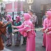 Melintas di Depan Mapolres, Rombongan Biksu Lintas Negara Disambut Hangat Kapolres Jombang