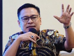 Gelar Nobar Final Liga Champions, Golkar Jatim Bangun Kedekatan dengan Masyarakat