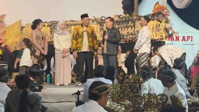 Anggota DPRD Jatim, Sumardi, saat menghadiri Grebek Suro Banjaragung