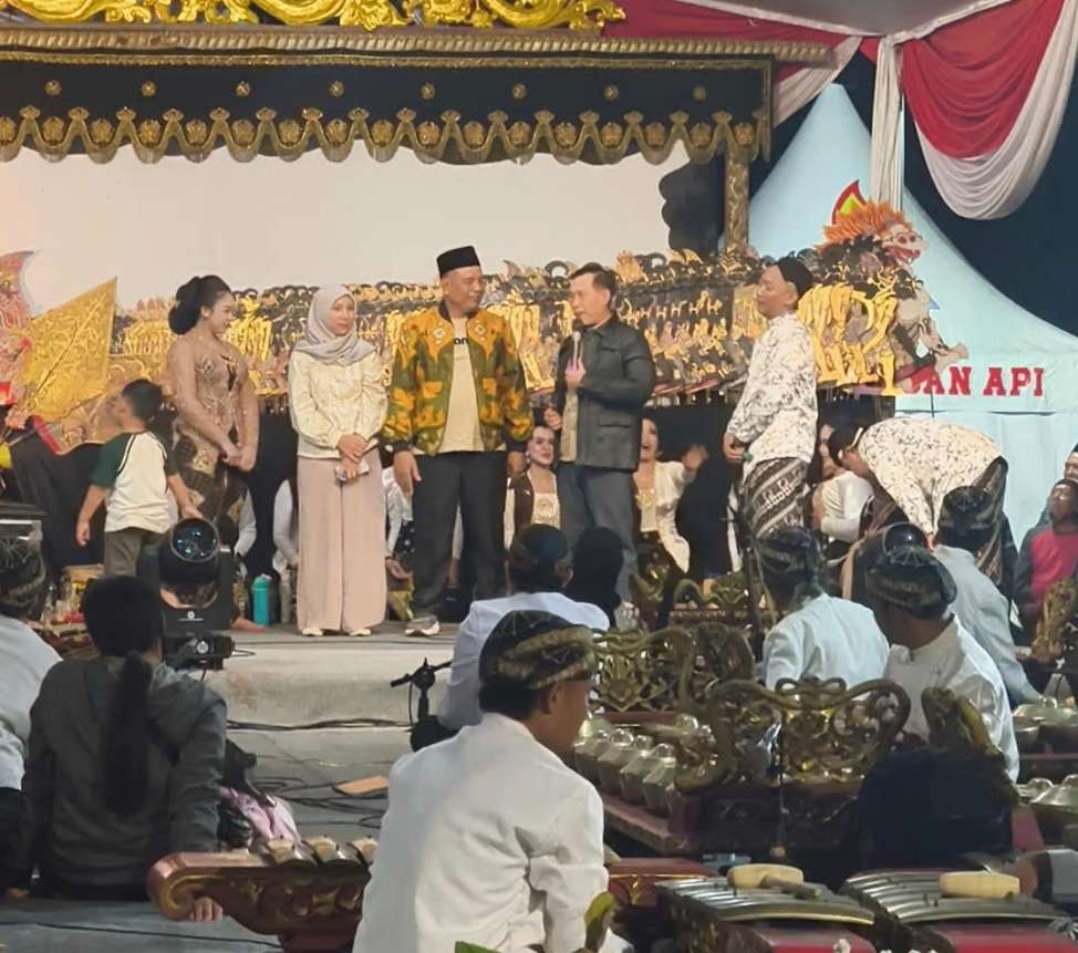 Anggota DPRD Jatim, Sumardi, saat menghadiri Grebek Suro Banjaragung