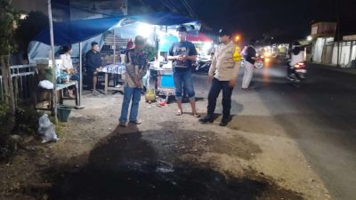 Petugas Polsek Mojowarno Mendatangi Lokasi Kebakaran