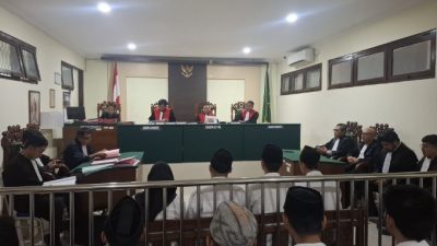 Empat terdakwa kasus greenhouse ganja di Desa Mojongapit saat menjalani Proses Sidang_1