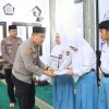 Kapolres Jombang Serahkan Beasiswa Pendidikan untuk Putra-Putri PNPP Berprestasi