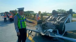 Petugas PJR Jatim III saat Olah Tempat Kejadian Perkara