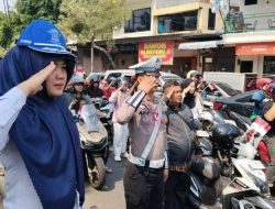 Pengendara Berhenti 5 Menit di Ringin Contong Jombang untuk Hormati Detik-Detik Proklamasi