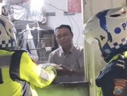 Menyapa Fajar dengan Kebaikan: Hangatnya Sedekah Subuh Satlantas Polres Jombang di Tengah Heningnya Pagi