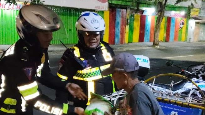 Sedekah Subuh Satlantas Polres Jombang_1
