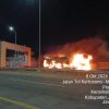 Truk Bermuatan 20 Ton Wortel Ludes Terbakar di Tol Jombang-Mojokerto